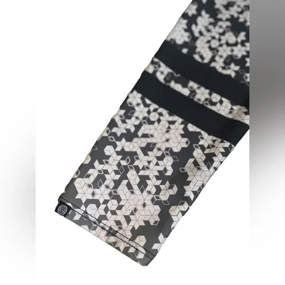 Onzie | M/L shiny geometric patterned ombré leggings - Picture 2 of 7